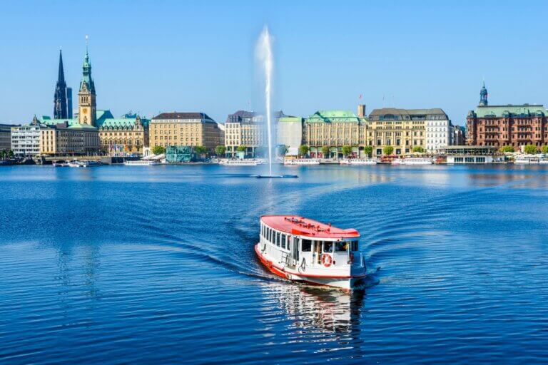 Charter auf der Alster in Hamburg