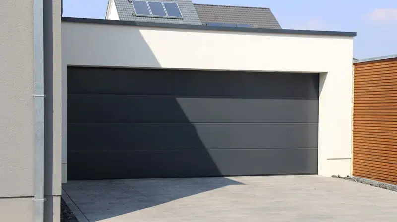 Garagentore Stafstedt | Modernes neues Garagentor (Sektionaltor)