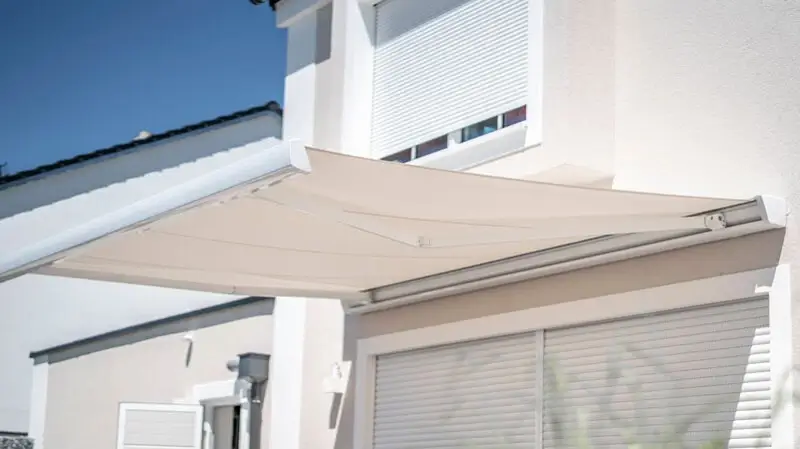 Sonnenschutzsysteme Stafstedt | moderne, ausgefahrene, schlichte Design Markise Sonnenschutzsysteme Stafstedt | moderne, ausgefahrene, schlichte Design Markise