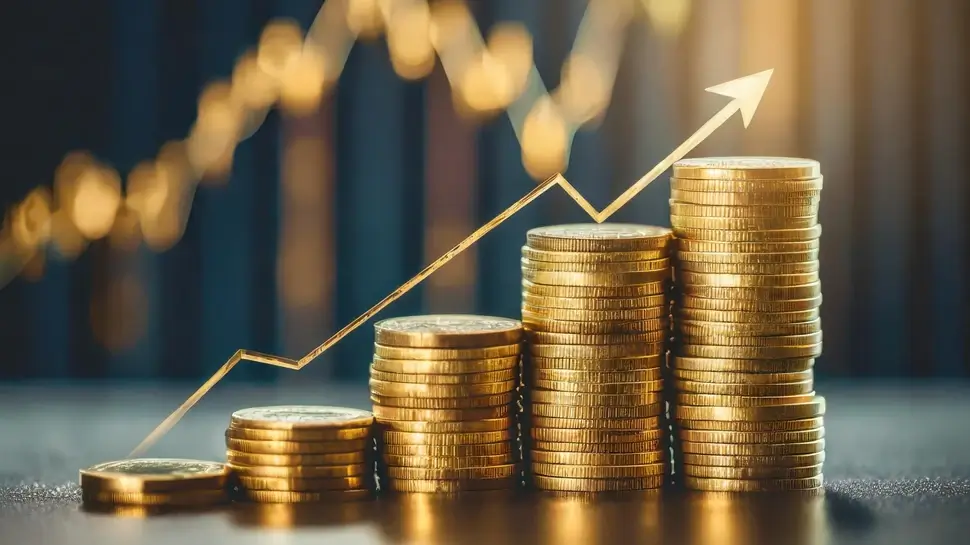 the symbolism of a golden financial chart rising steadily portraying the positive trajectory and lucrative nature of gold investments Goldmünzen | 5 höher werdende Goldmünzstapel, ein Pfeil symbolisiert Wertsteigerung