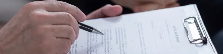 Bestattungsvorsorge Husum | Testament wird ausgefüllt