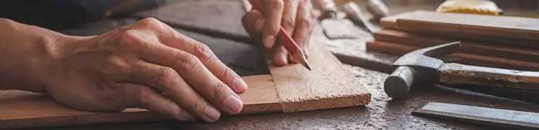 Tischlerei Itzehoe | Anzeichnen auf Werkstück