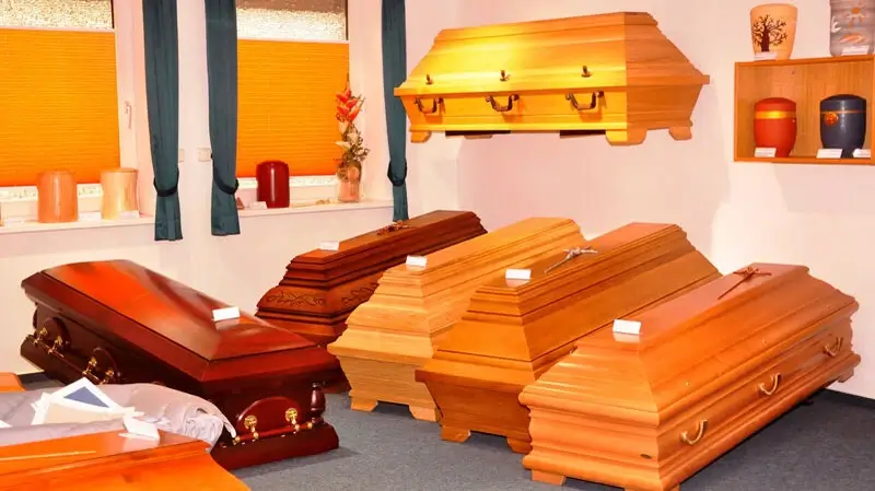 Bestatter Flintbek | verschiedene Särge von Konrad Schröder Bestattungen Bestatter Flintbek | verschiedene Särge von Konrad Schröder Bestattungen
