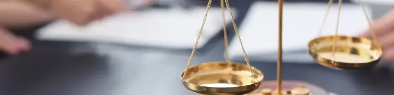 Familienrecht Husum | Waage der Justizia