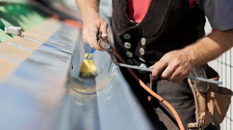 Dachdecker Herford | Dachdecker lötet Dachrinne Dachdecker Herford | Dachdecker lötet Dachrinne