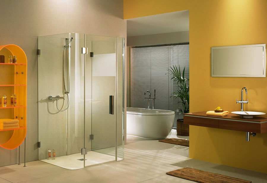 Glaser in Trittau | Badezimmer mit Dusche und Badewanne