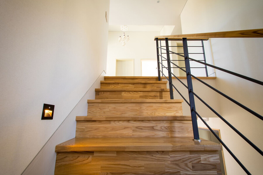 Ihr Fachmann rund um die Themen Fenster und Türen in Schieder-Schwalenberg, Steinheim und Blomberg | Treppenbau von der Tischlerei Reker