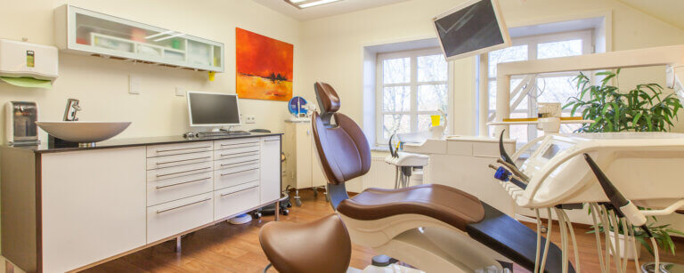 Implantologie Diepholz | Die Praxisräume der Zahnarztpraxis Dr. Arnd Joachims
