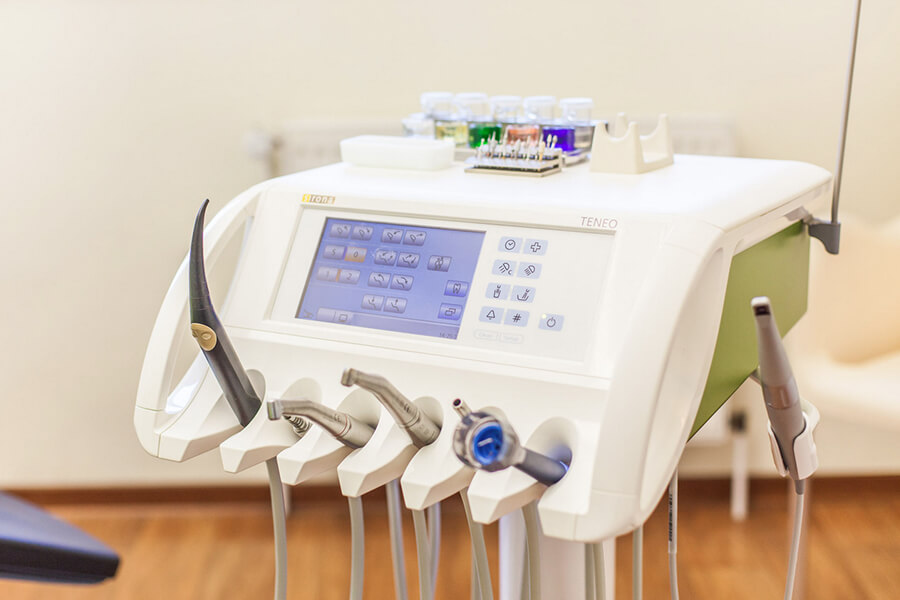 Implantologie Diepholz | Zahnarztwerkezuge der Praxis Dr. Arnd Joachims