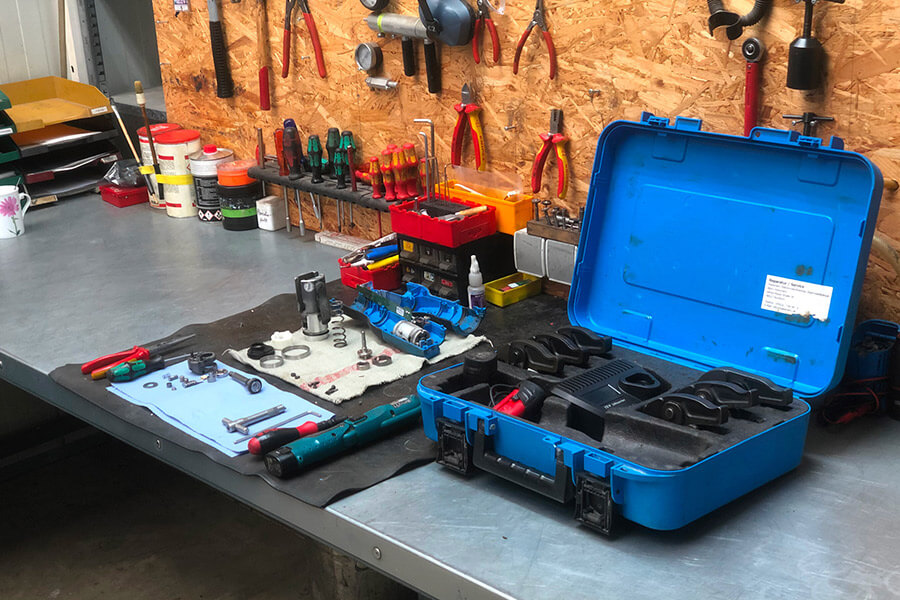 Pressgeräte Service München | Reparatur, Prüfung und Wartung von Pressmaschinen