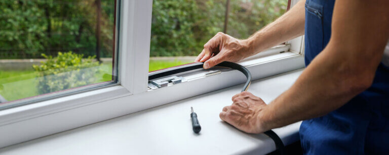 Tischlerarbeiten in Buxtehude | Montage einer neuen Fensterdichtung