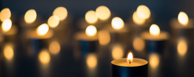 Bestattung Poppenbüttel | Kerzenlicht vieler Kerzen