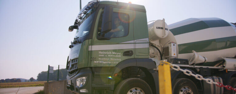 Sandbeton Petershagen | LKW mit Betonmischer