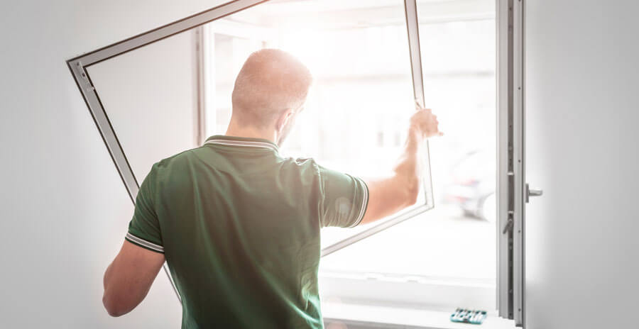 Tischlerarbeiten in Buxtehude | Installation eines Fensters