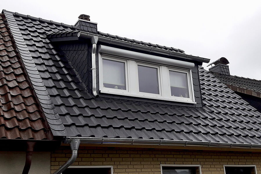 Dachdeckermeister im Harz | Fachgerechte Dacheindeckung mit Gaube – ein Referenzprojekt von Marc Gattermann