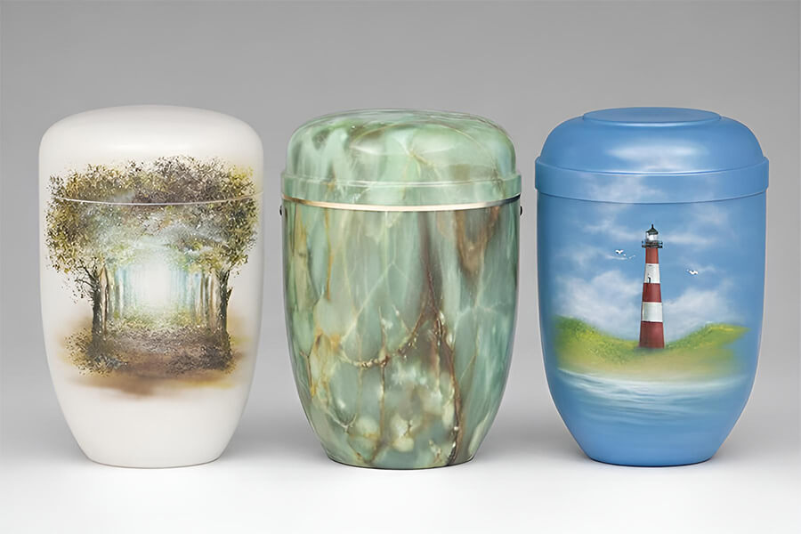 Feuerbestattungen Hamburg | Eine große Auswahl an individuellen Urnen beim Beerdigungsinstitut Hüner – Wandsbek e.K.