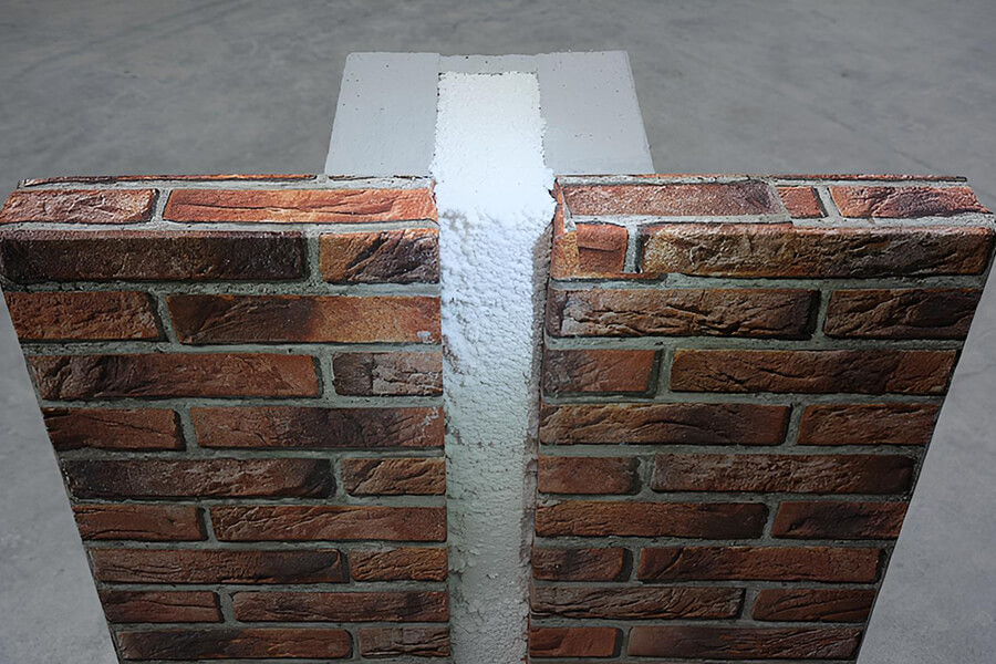 Dämmung-Denkmalschutz und Förderung Hamburg | Kerndämmung im zweischaligen Mauerwerk: SLS20F® füllt den Hohlraum lückenlos aus