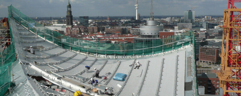Dachdecker Jobs Rotenburg | Dacharbeiten auf der Elbphilarmonie in Hamburg