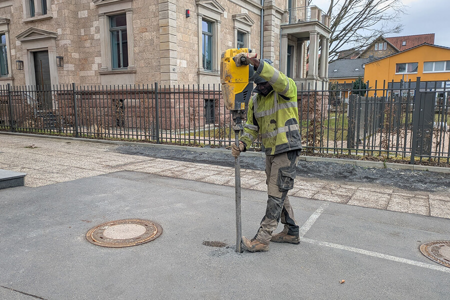 Baugrunduntersuchung Göttingen | Vor Ort im Einsatz: Die Erdbaulabor Göttingen GmbH führt Sondierungen direkt auf Deinem Grundstück durch