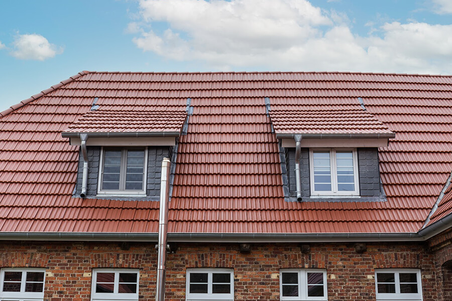 Dachsanierung Werne | Fachgerecht saniertes Steildach mit Gauben und Dachfenstern – ein Referenzprojekt der Buse Bedachungen GmbH aus Werne