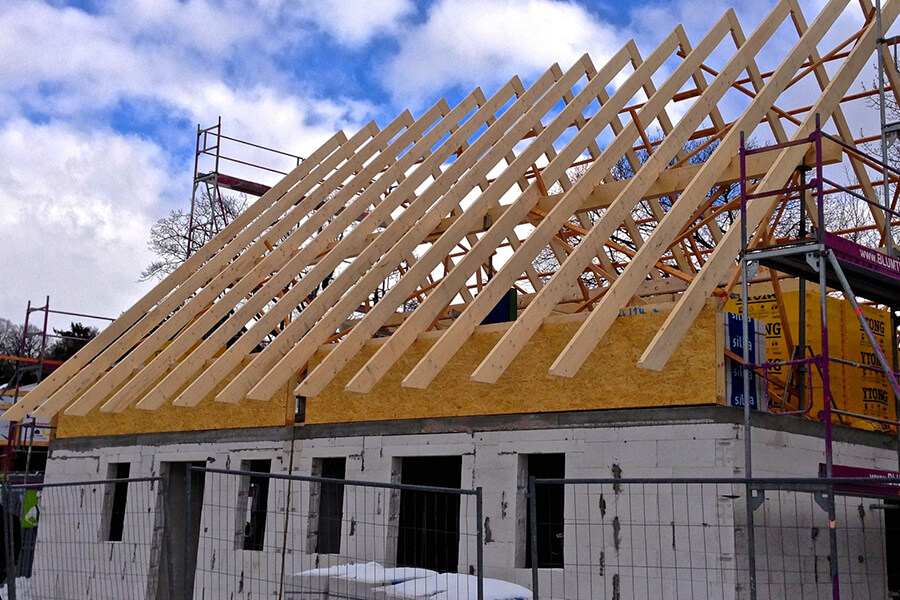 Zimmerei Boostedt | Präzision in Holz: Ein Dachstuhl der Zimmerei Holzmichel 