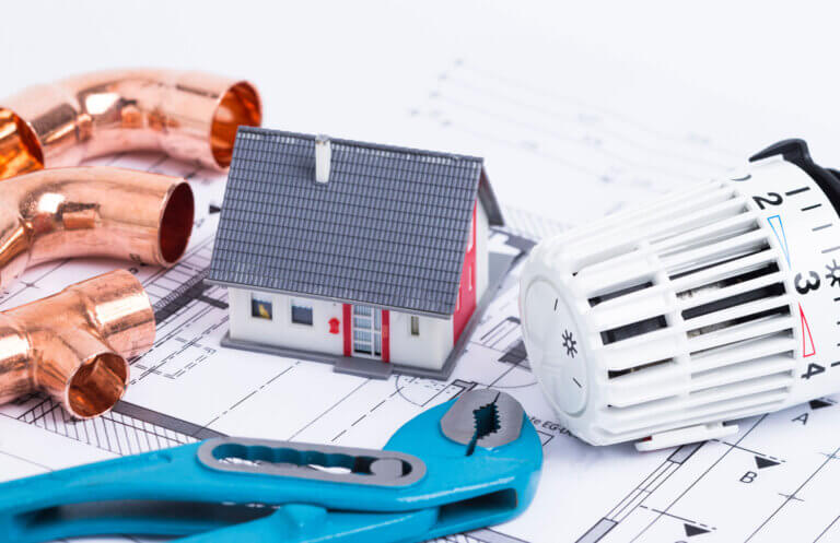 Planung und Installation moderner Heizsysteme erfordern präzises Zusammenspiel von Materialien und Konzepten für energieeffiziente Gebäude.