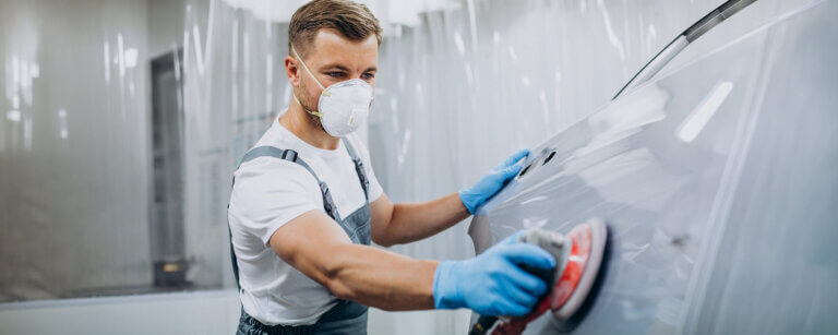Autolackiererei Goslar | Auto bei der Politur