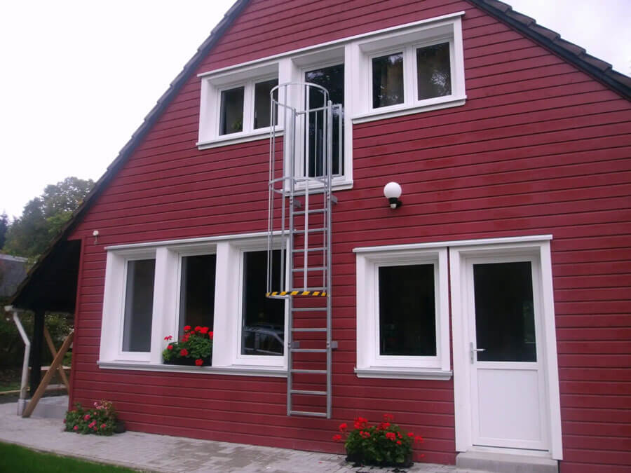 Haus mit integrierter Fluchtleiter für erhöhte Sicherheit im Notfall