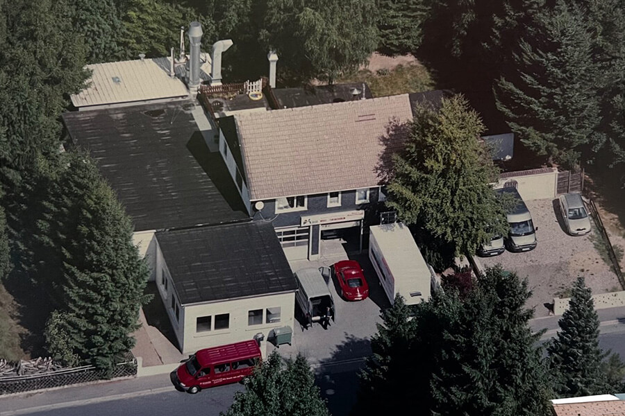 Autolackiererei Goslar | Der Betrieb von Klausis Autovermietung und Lackierstube am Schalker Weg in Clausthal-Zellerfeld aus der Vogelperspektive