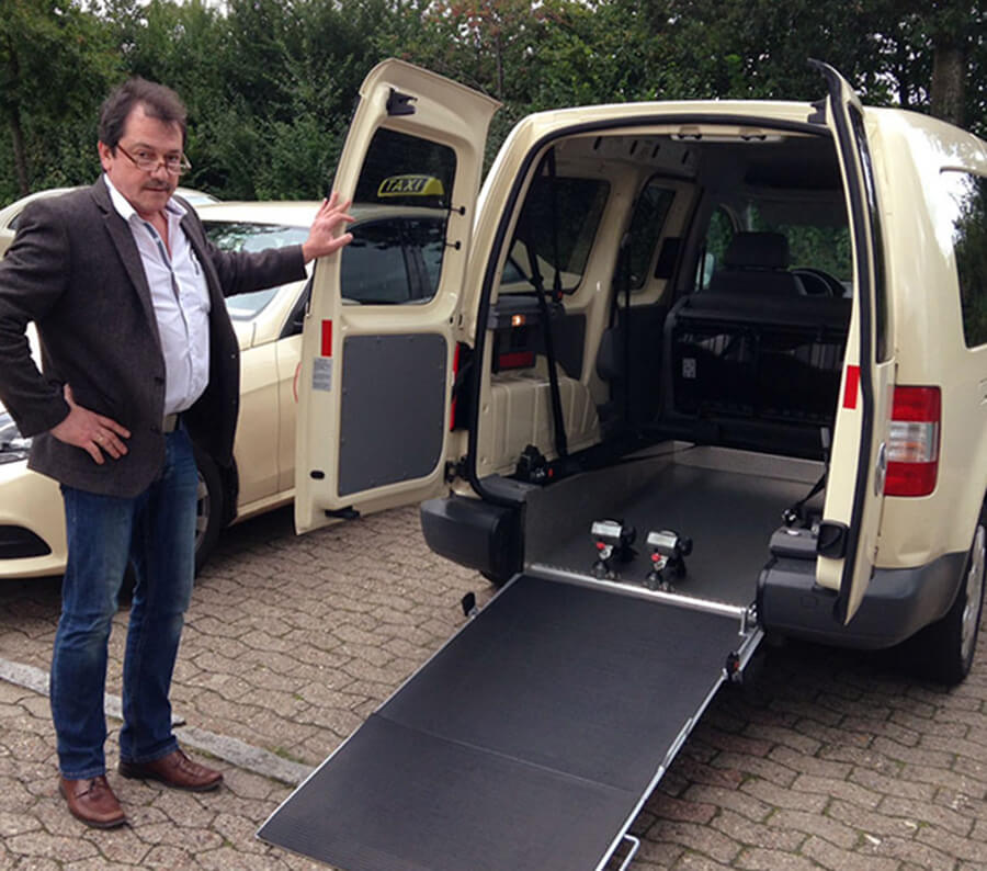 Taxi- und Krankenfahrten Zeven | Barrierefreier Transport in Zeven – speziell ausgestattetes Fahrzeug ermöglicht Rollstuhl- und Krankenfahrten mit maximalem Komfort