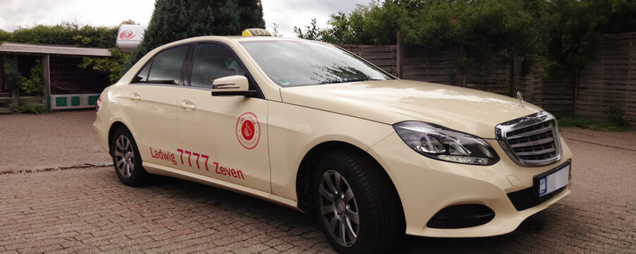 Taxi- und Krankenfahrten Zeven | Barrierefreier Transport in Zeven – speziell ausgestattetes Fahrzeug ermöglicht Rollstuhl- und Krankenfahrten mit maximalem Komfort