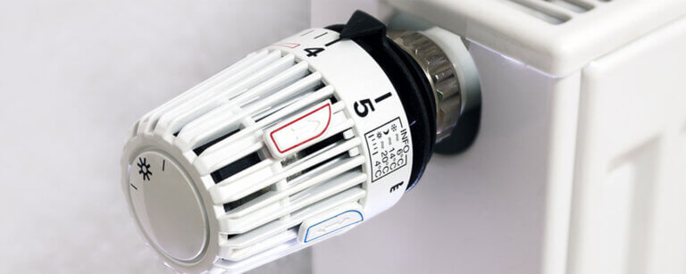 Erneuerbare Energien und Wärmepumpen Thedinghausen | Thermostat eines Heizkörpers
