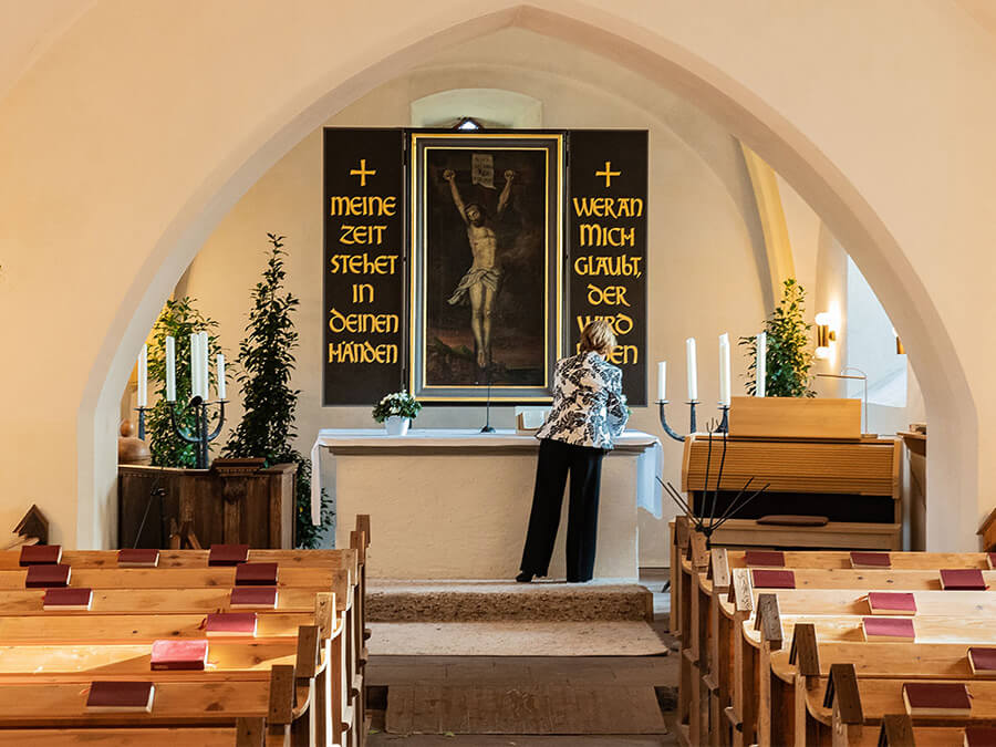 Bestattungsvorsorge Gronau (Leine) | Die Trauerfeier lässt sich individuell gestalten – von der Musik über Lesungen bis zum Blumenschmuck bestimmst Du jedes Detail selbst