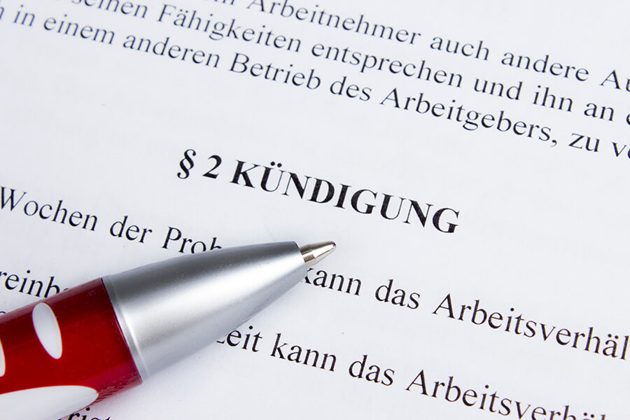 Arbeitsrecht und Kündigungsschutz in Hildesheim | Kündigungsklauseln im Arbeitsvertrag regeln Fristen und Bedingungen für die Beendigung des Arbeitsverhältnisses. Fehler in diesen Regelungen können eine Kündigung unwirksam machen.