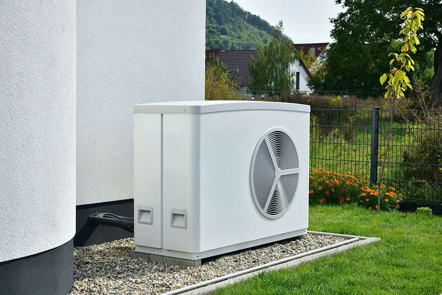 Wärmepumpen Alfeld (Leine) | Moderne Luft-Wärmepumpen lassen sich platzsparend an der Außenwand installieren und nutzen die Umgebungsluft als nachhaltige Energiequelle für die Heizung im Eigenheim