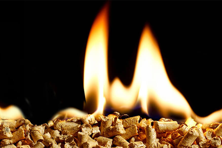 Erneuerbare Energien und Wärmepumpen Thedinghausen | Holzpellets verbrennen nahezu CO₂-neutral und bieten eine nachhaltige Alternative zu Öl und Gas – der Meisterbetrieb Jürgen Voss in Thedinghausen installiert moderne Pelletsheizungen für effizientes und umweltfreundliches Heizen