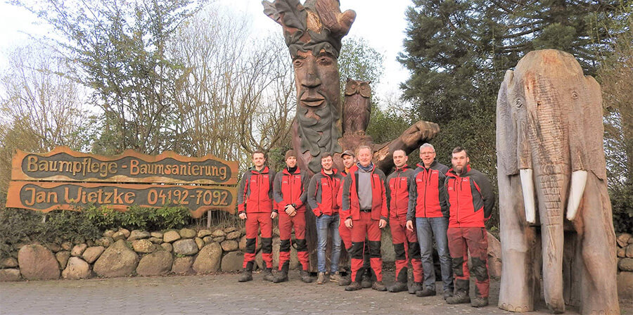 Baumpflege, Baumfällung und Baumsanierung für Bad Bramstedt und Umgebung | Das Team der Wietzke Baumpflege GmbH am Standort Weddelbrook bei Bad Bramstedt