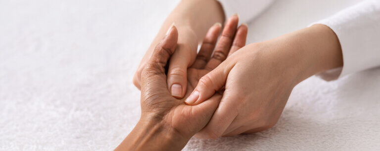 Handtherapie Ammerland | Gezielte Handtherapie fördert Beweglichkeit und Feinmotorik – ein zentraler Baustein der ergotherapeutischen Behandlung nach Verletzungen oder bei chronischen Beschwerden