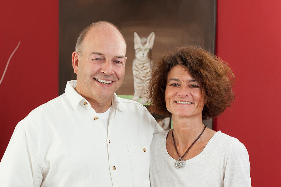 Tierarzt Hude | Dr. Frank Stickan und Dr. Petra Stickan-Kemper führen die Tierärztliche Gemeinschaftspraxis Neuenwege in Hude mit über 50 Jahren Praxis-Erfahrung