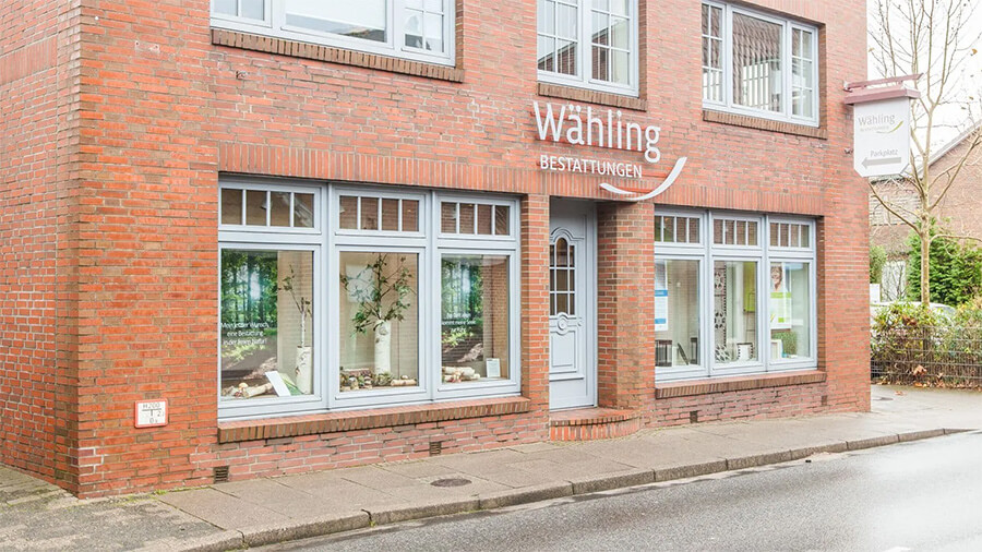 Bestattungsvorsorge für Barmstedt und Umgebung | Die hellen Räumlichkeiten von Wähling Bestattungen am Kuhberg in Barmstedt laden zum persönlichen Gespräch ein