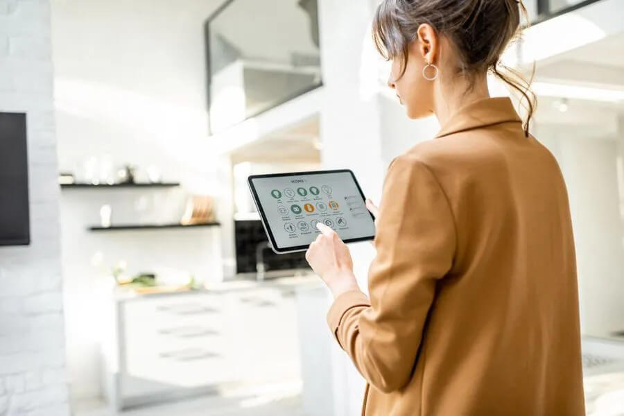 Elektrotechnik Dortmund | Mit Smart-Home-Lösungen von Bullmann Elektrotechnik steuerst Du Licht, Heizung und Sicherheit bequem per Tablet oder Smartphone