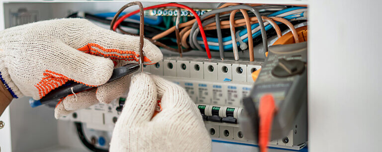 Elektroinstallationen für Smart-Home, Altbausanierung und Neubau Lübeck | Normgerechte Elektroinstallation durch die Fachkräfte der Lübecker Kabelleitungsbau GmbH