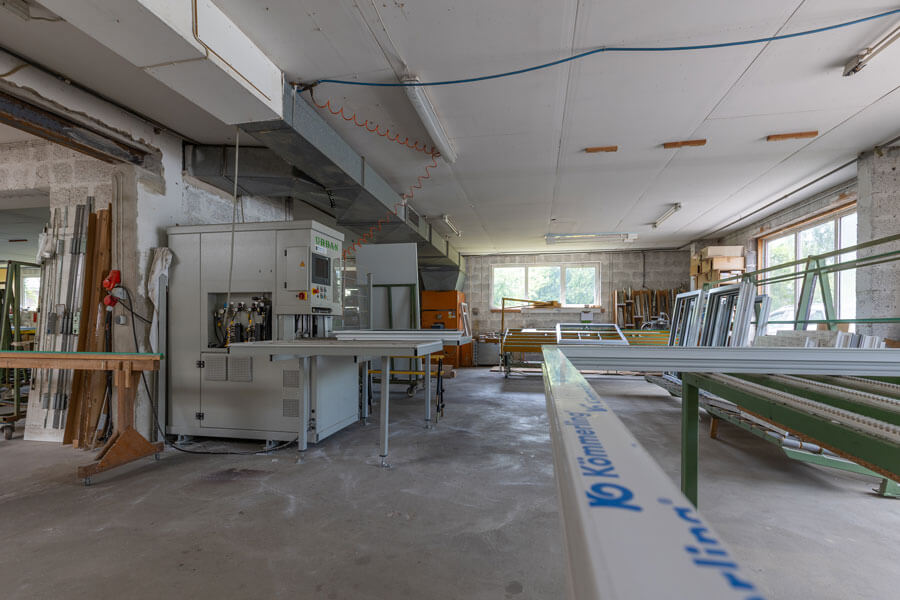 Fensterbau Soltau | In der eigenen Fertigung der der Otto Röhrs GmbH entstehen maßgeschneiderte Kunststofffenster – moderne Maschinen sorgen für Präzision bei jedem Arbeitsschritt