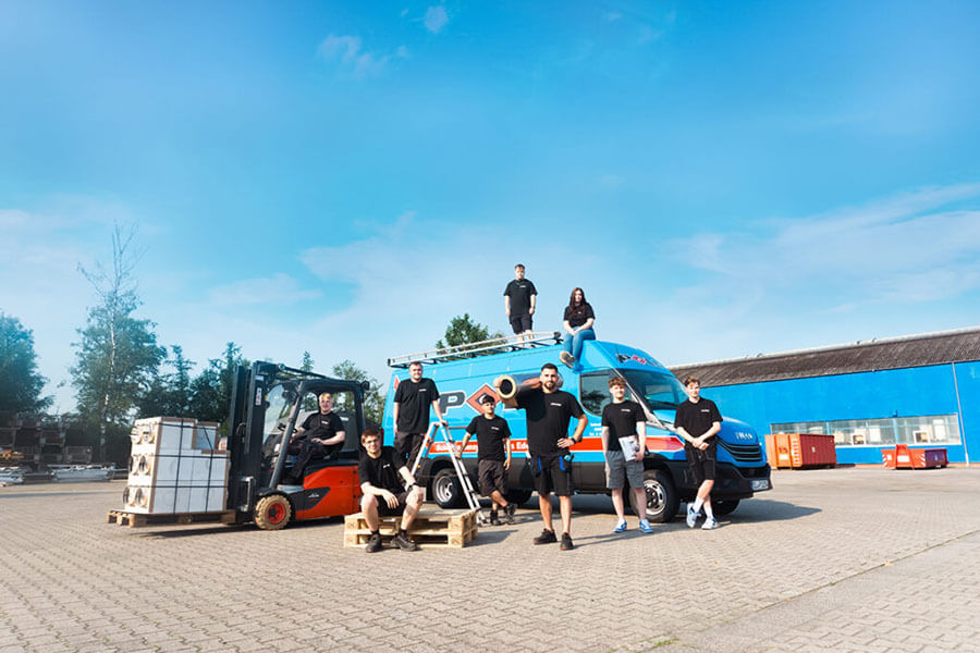 Schornsteintechnik Essen | Ein eingespieltes Team aus Auszubildenden und Fachkräften bildet das Fundament für zuverlässige Schornstein- und Abgasanlagen