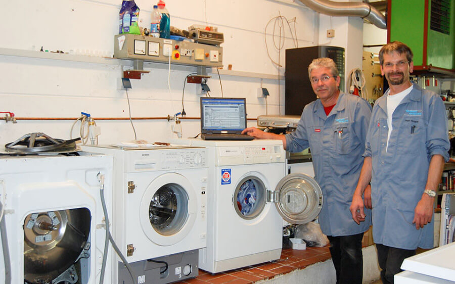 Hausgeräte Instandsetzung und Reparatur Nienburg (Weser) | Mit moderner Diagnosetechnik und jahrelanger Erfahrung reparieren die Fachleute von Hermann Hausgeräte, Zundel & Hoppe eGbR Waschmaschinen aller gängigen Hersteller zuverlässig in der eigenen Werkstatt