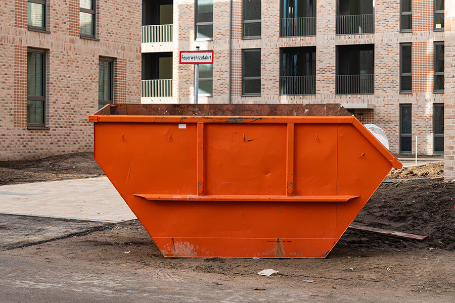 Containerdienst Elmshorn | Ob Baustelle, Renovierung oder Entrümpelung – die Jan Heitmann GmbH stellt den passenden Container direkt vor Ort bereit