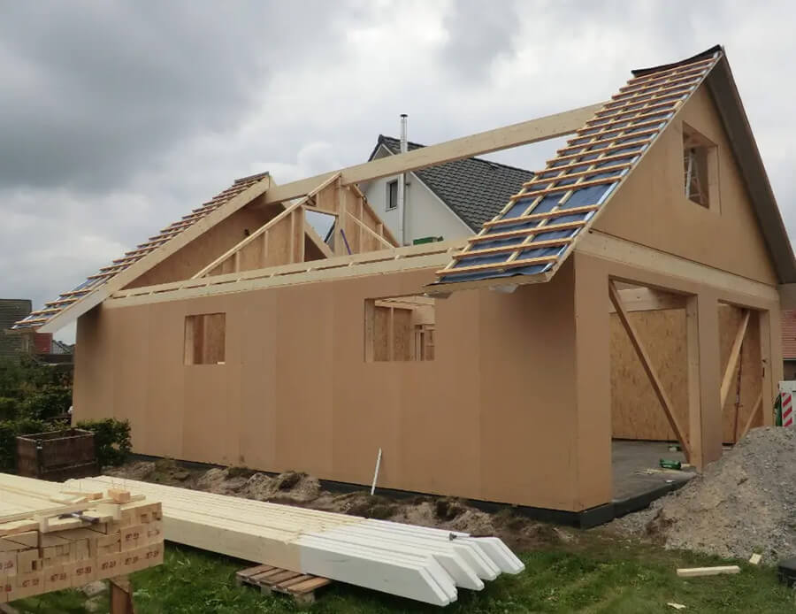 energetische Dachsanierung Bremervörde | Bei einer energetischen Dachsanierung bildet der freigelegte Dachstuhl die Grundlage für den Einbau moderner Dämmung