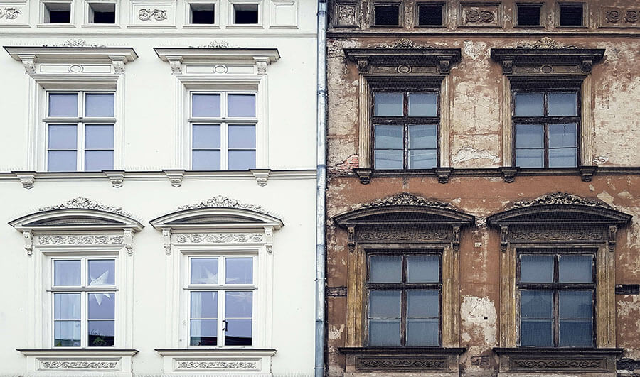 Fassadensanierung Osnabrück | Der direkte Vergleich zweier Fassaden macht den Unterschied deutlich: Nur eine fachgerechte Sanierung schützt den Altbau vor Verfall und bewahrt seinen Charakter