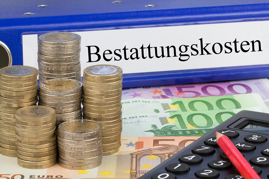 Bestattungskosten Bad Zwischenahn - Ordner mit Münzen, Geldscheinen und Taschenrechner | Bad Zwischenahner Bestattungen Rohde & Borchardt GmbH