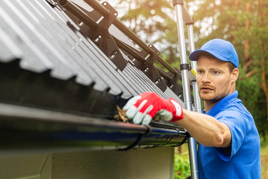 Dachdecker Lüneburg | Dachdecker-Fachbetr. Rosenberg eGbR Dachrinnenreinigung Lüneburg